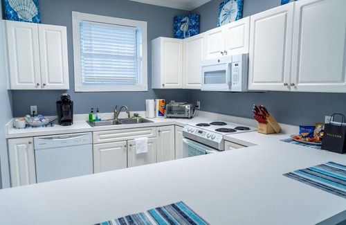 Myrtle Beach Condominio | Water View! Serene Myrtle Beach Condo & Breathtaking View, King Suite, 3 Pools