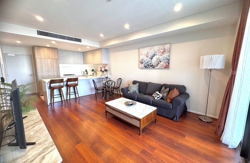 Hurstville Apartamento | Water View Two-Bedroom Apartment