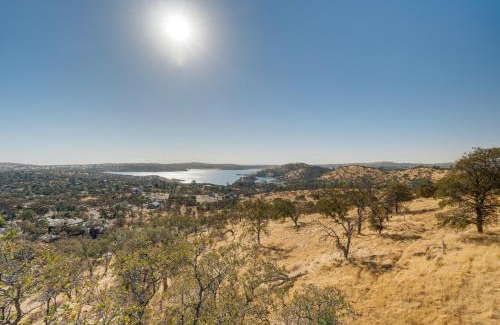 Coulterville Casa | Water Views and Decks Spacious La Grange Retreat