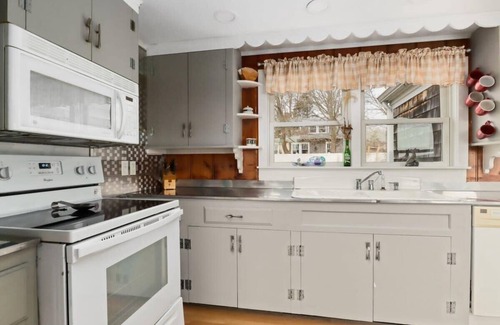 Orleans Casa | WATER VIEWS! Eastham Getaway Awaits