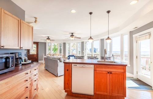 Shady Side Casa | Water views from every window of unique round house