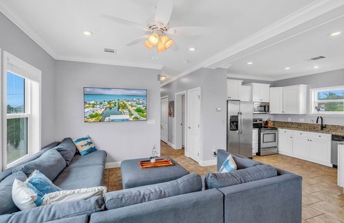 Sands Casa | Water Views / Heated Swimming Pool / Hot Tub / Boat Dock