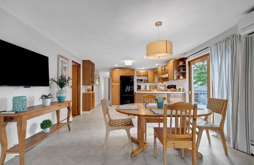 Ipswich Casa | Water views of Plum Island sound and access to private, sandy beach