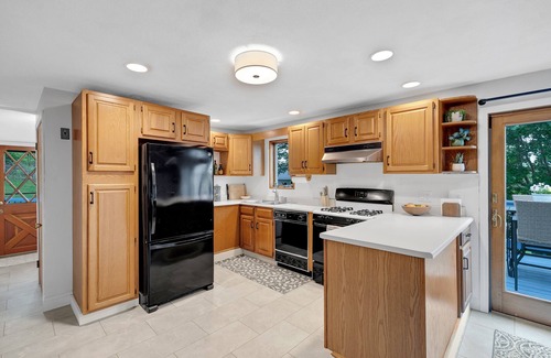 Ipswich Casa | Water views of Plum Island sound and access to private, sandy beach