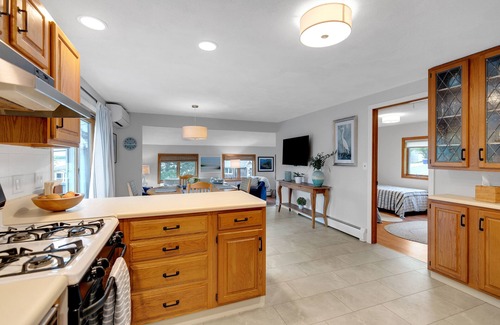 Ipswich Casa | Water views of Plum Island sound and access to private, sandy beach