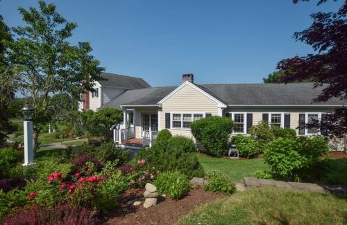 Barnstable Casa | Water Views & Private Tennis Court