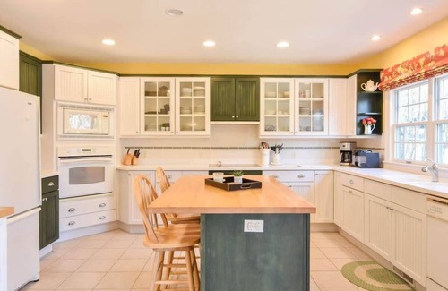 Barnstable Casa | Water Views & Private Tennis Court!