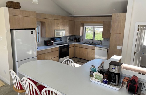 Mystic - New London Casa | Water views, work/live, 5BD/2.5BA, Pets in Groton Long Point, CT