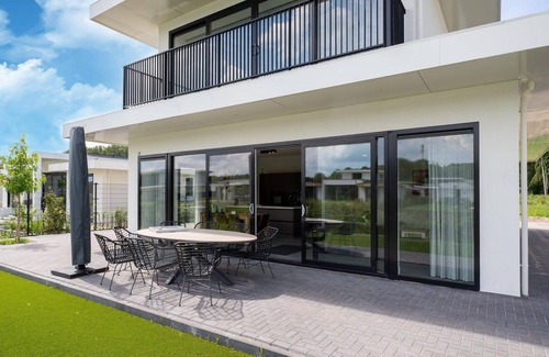 Zeewolde Casa | Water villa en Zeewolde con embarcadero