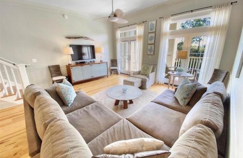 Beach District Casa | Watercolor - 4 WC Blvd #202