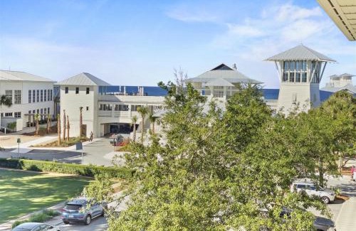 Beach District Casa | Watercolor - 4 WC Blvd #202