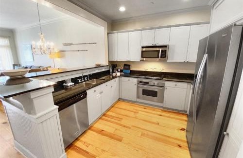 Beach District Casa | Watercolor - 4 WC Blvd #202