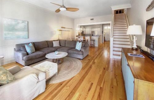 Beach District Casa | Watercolor - 4 WC Blvd #202