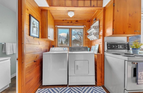 Dashwood Cabaña | Watercolour Lakefront Cottage Grand Bend!