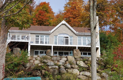 Saint-Andre-d'Argenteuil Casa | Waterfront, private beach, dock, view and great comfort SPA + Fireplace