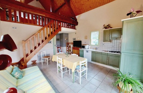 Saint-Ellier-du-Maine Cabaña | Casa de pescadores con terraza sobre el agua y vistas al lago