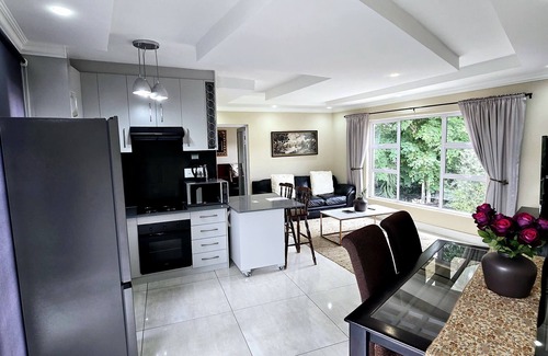 Greater Johannesburg Metropolitan Area Cabina | Waterfall City Guest Lodge