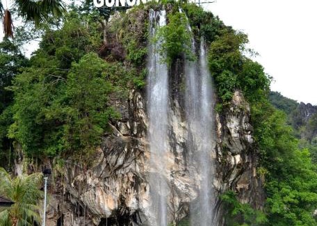 Hulu Kinta Apartamento | Waterfall Guesthouse 4R3B 12pax 3Car KTV BBQ Pool table