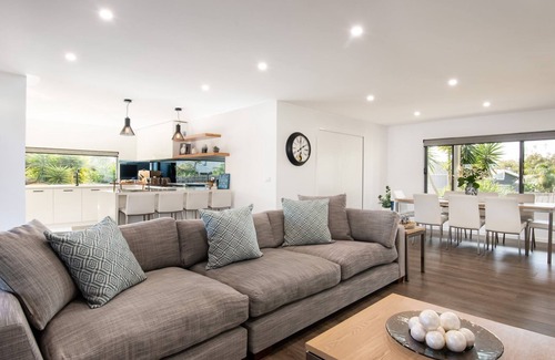 Rosebud Casa | Waterfall Gully Retreat with Gas heated Pool