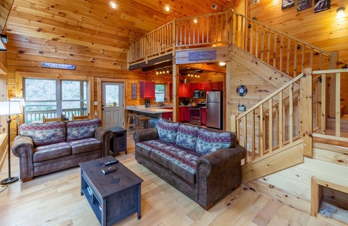 Tuckasegee Cabina | A estrenar HOT TUB! Stream side Custom Mountain Home - Comunidad privada Acceso al lago con kayak!