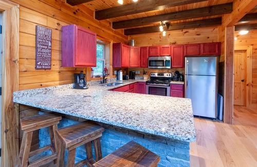 Tuckasegee Cabina | A estrenar HOT TUB! Stream side Custom Mountain Home - Comunidad privada Acceso al lago con kayak!