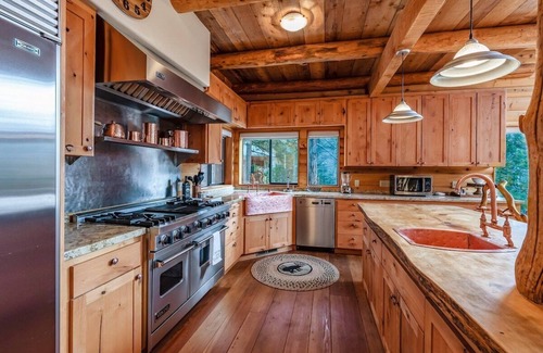 Shaver Lake Cabina | Waterfall Lodge ~ Yellowstone Vibes + AC + Space