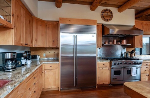 Shaver Lake Cabina | Waterfall Lodge ~ Yellowstone Vibes + AC + Space