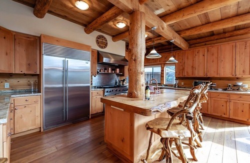 Shaver Lake Cabina | Waterfall Lodge ~ Yellowstone Vibes + AC + Space