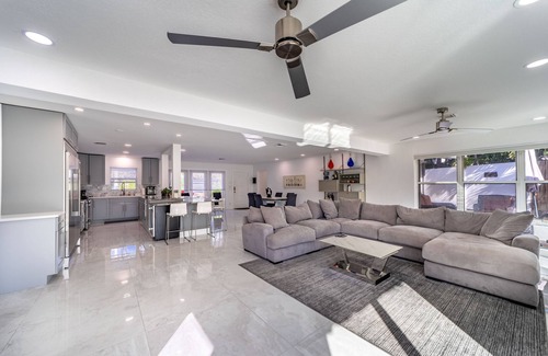 Bel Air Casa | Waterfront Heated pool with Jacuzzi 3/2 in Lauderdale by the Sea