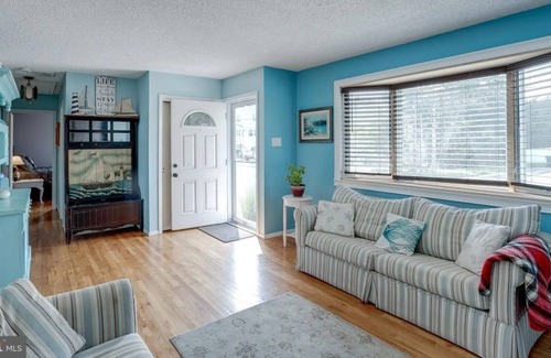 Osborn Island Casa | Waterfront Home with Beautiful Views of the Bay and Nature