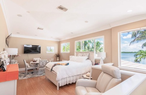 North Redington Beach Complejo | Waterfront with views of Pool, Intercoastal Water and use of 19ft Boat