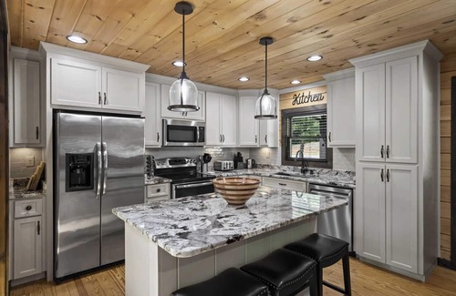 Lake Norman of Catawba Cabaña | Waterfront 1-acre Private Dock, Hot Tub, Firepit Bankhead Lodge by Avantstay