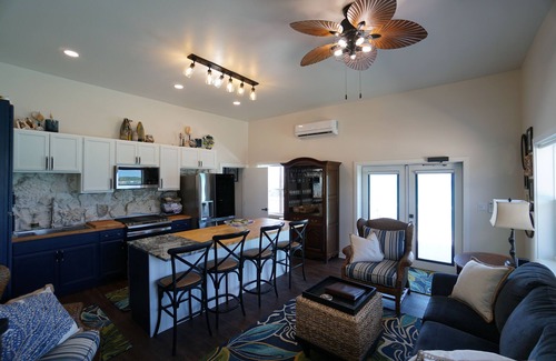 Staniel Cay Apartamento | Waterfront 1-bedroom apartment in charming Staniel Cay Huge Patio