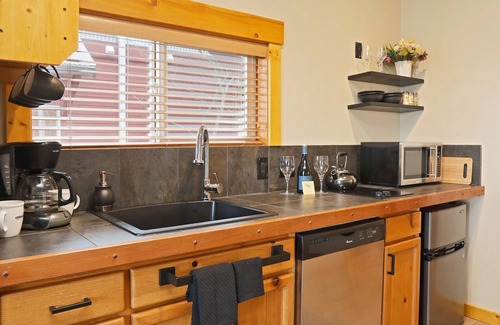 Langley Condominio | Waterfront 1 bedroom condo - private deck offering spectacular views