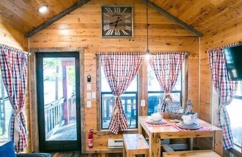 Steele Creek Cabina | Waterfront, 100 Year-Old wood Cabin - #16