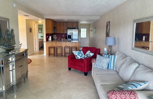 Capri Isle Condominio | Waterfront 2 bed/2bath on Isle of Capri