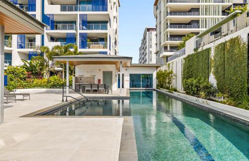 Bokarina Apartamento | Waterfront 2-Bed Oasis - Pool Steam Jacuzzi Gym