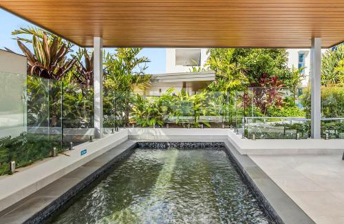 Bokarina Apartamento | Waterfront 2-Bed Oasis - Pool Steam Jacuzzi Gym