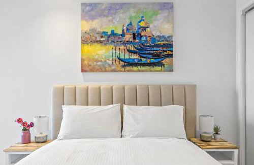 Bokarina Apartamento | Waterfront 2-Bed Oasis - Pool Steam Jacuzzi Gym