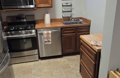 Fort Edward Apartamento | Waterfront 2 Bedroom Apartment. With private yard in Queensbury with AC, Wi-Fi