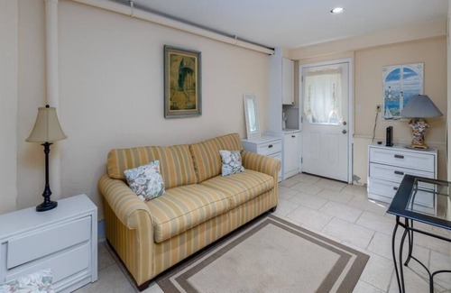 Admiral Estates Apartamento | Waterfront 2 BR/3 BA townhome located just steps to the beach. Sleeps 6.