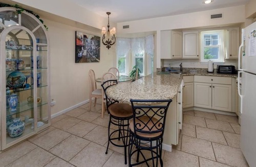 Admiral Estates Apartamento | Waterfront 2 BR/3 BA townhome located just steps to the beach. Sleeps 6.