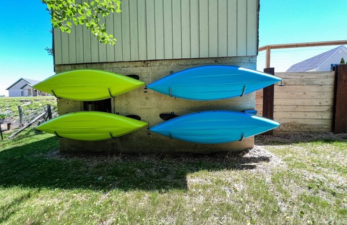 Algoma Casa | Waterfront 2 BR Lower-level w/ grill & kayaks