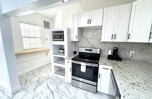 Coquina Key Apartamento | WATERFRONT 2bd/1ba Apartment w/ Kayaks