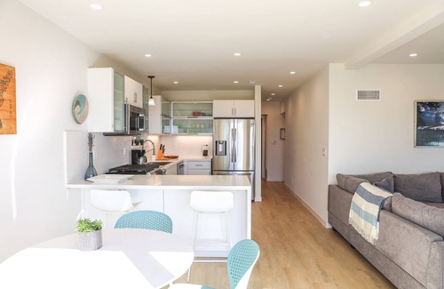 Playa Del Rey Casa | Waterfront 2BDRM with Patio in Playa Del Rey