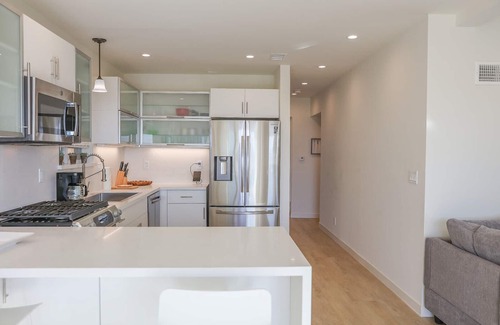 Playa Del Rey Casa | Waterfront 2BDRM with Patio in Playa Del Rey
