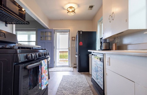 Cottage Line Casa | Waterfront 2BR/1BA, Amazing View, Backyard Sandy Beach