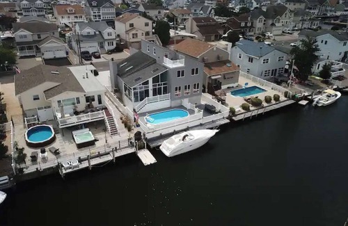 Osbornsville Casa | Waterfront 2BR Home in Brick w/ Swimming Pool