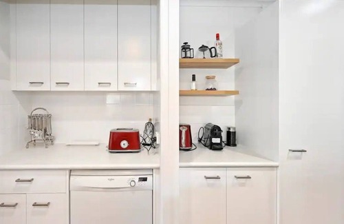 Warana Casa | Waterfront 3 B/Room, 6 Guests - Light, Relaxed ZC7