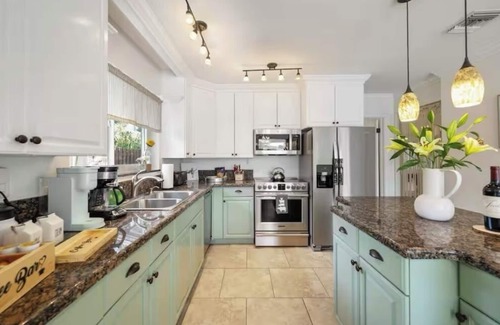 Cypress Lakes Casa | Waterfront 3 BDR Villa+Hot tub+Htd Pool+Kayaks+Pool table